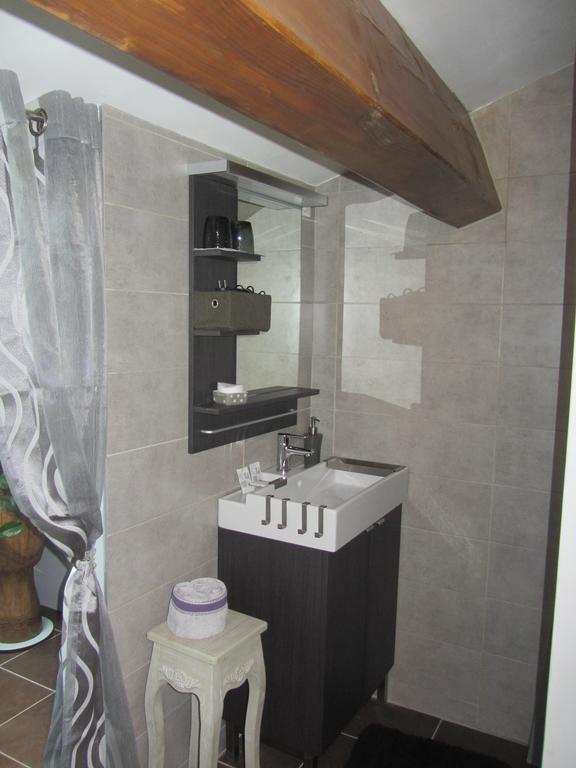 Les Cimes Bed & Breakfast Saint-Pierre-de-Riviere Bilik gambar