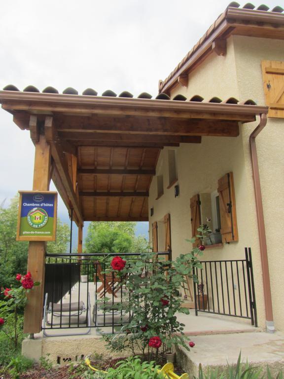Les Cimes Bed & Breakfast Saint-Pierre-de-Riviere Luaran gambar